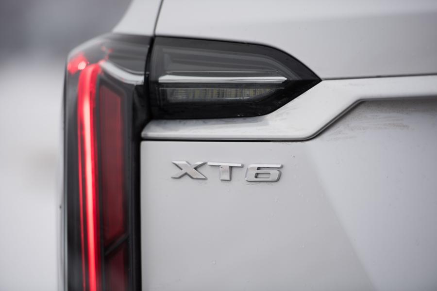 Логотип Cadillac XT6 Sport 2019 года  (фото 36 из 41)